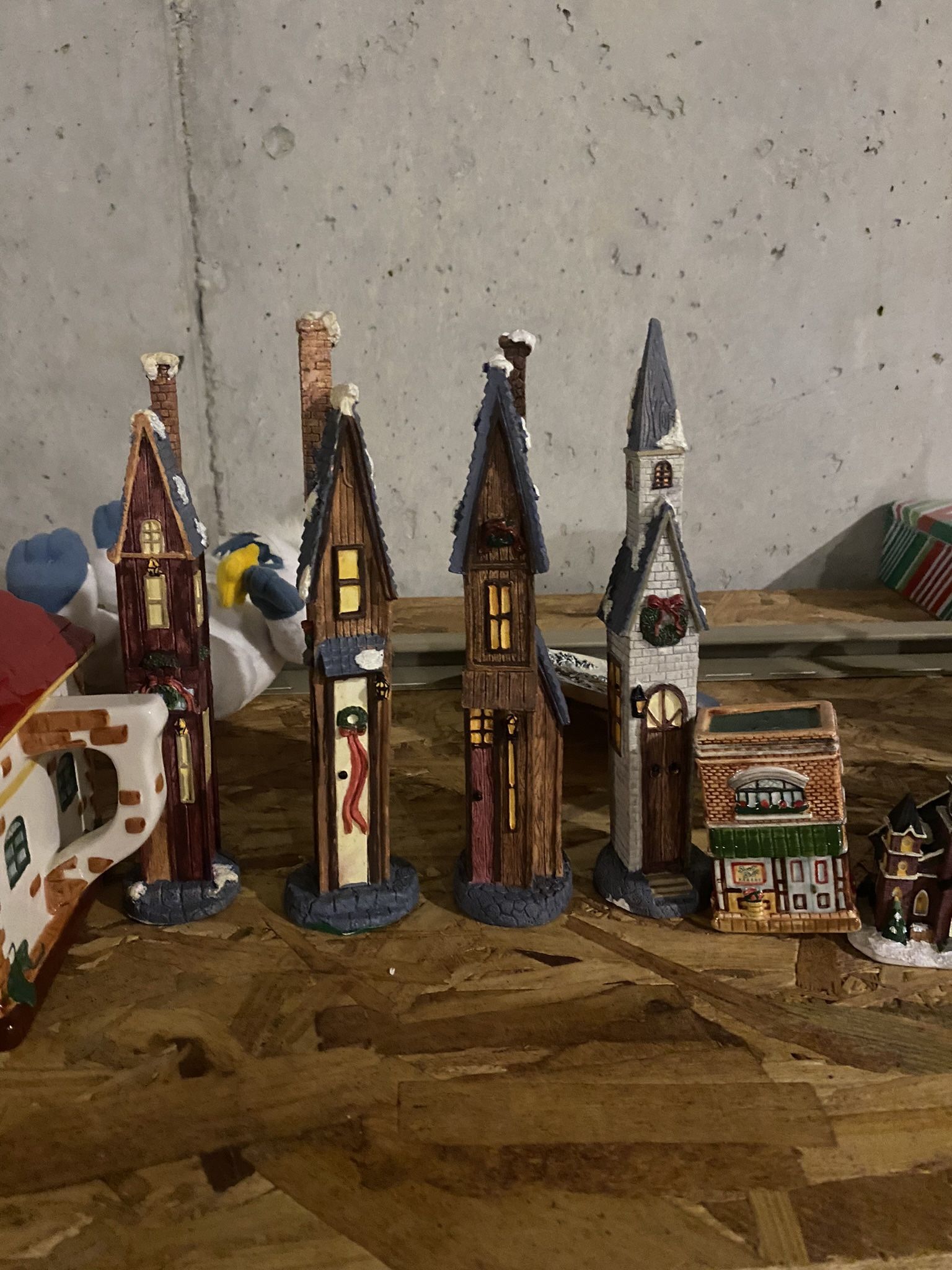 Christmas Village Holiday Decoration Lot Of 10