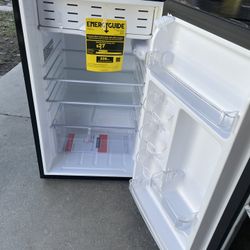 Magic Chef Compact Mini Fridge 