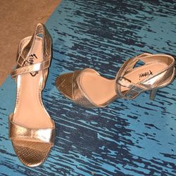 Womens Size 5 High Heels w/Straps