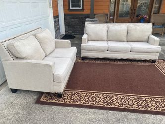 Great Condition Couch and Loveseat Set