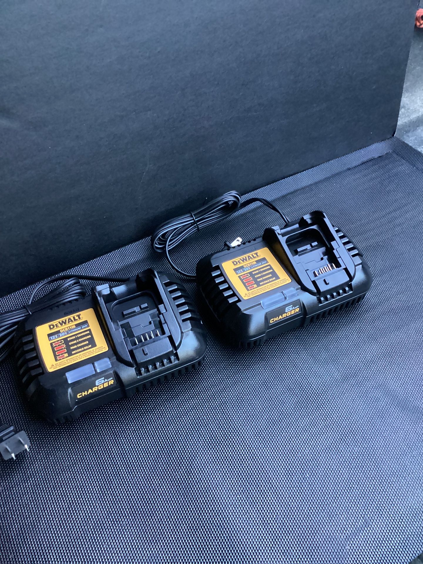 DEWALT 6 AMP BATTERY CHARGER