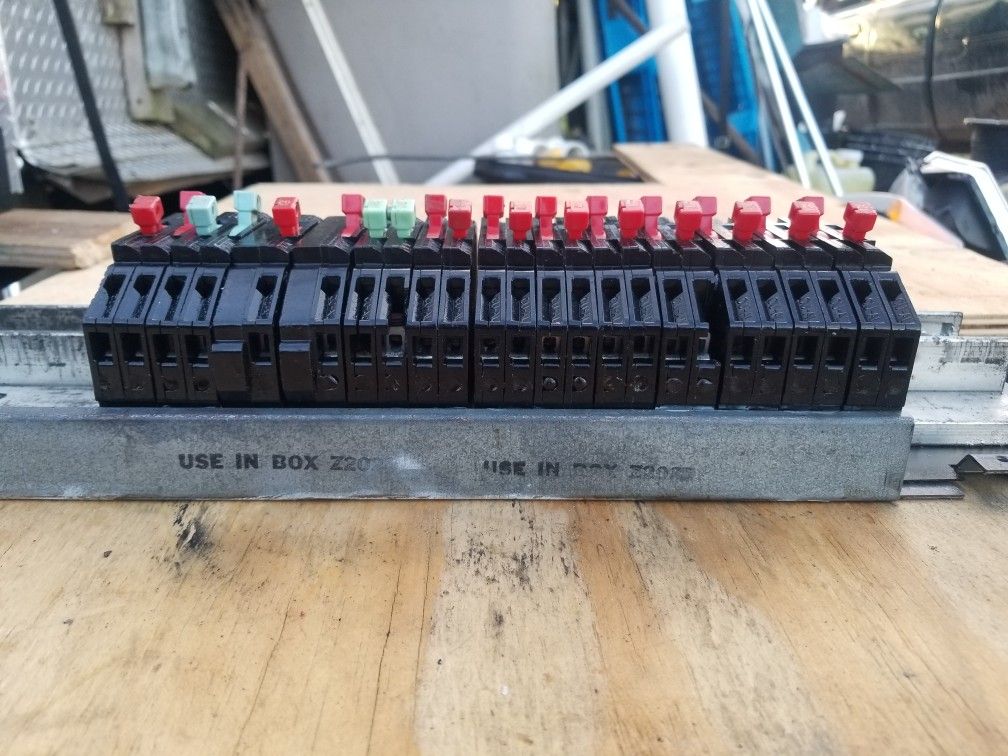 Zinsco Panel Buss Bar 200amp GTE Sylvania with breakers for Sale in