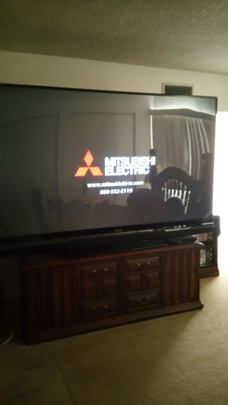 93 inch Mitsubishi HD/DLP Smart 3D TV