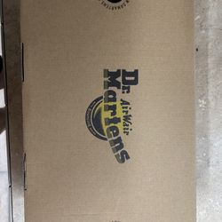 Women’s Dr Martens Brause Size 6