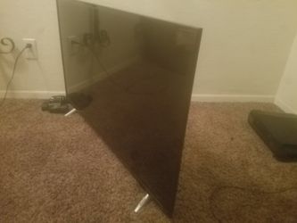 TCL 43" Flat screen smart ROKU TV