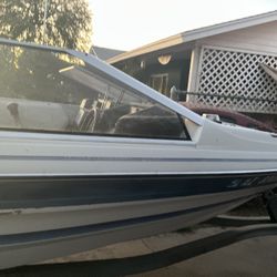 Bayliner Capri  Johnson 1988 