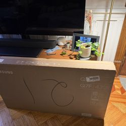 NEW Samsung 43” Q7F TV 