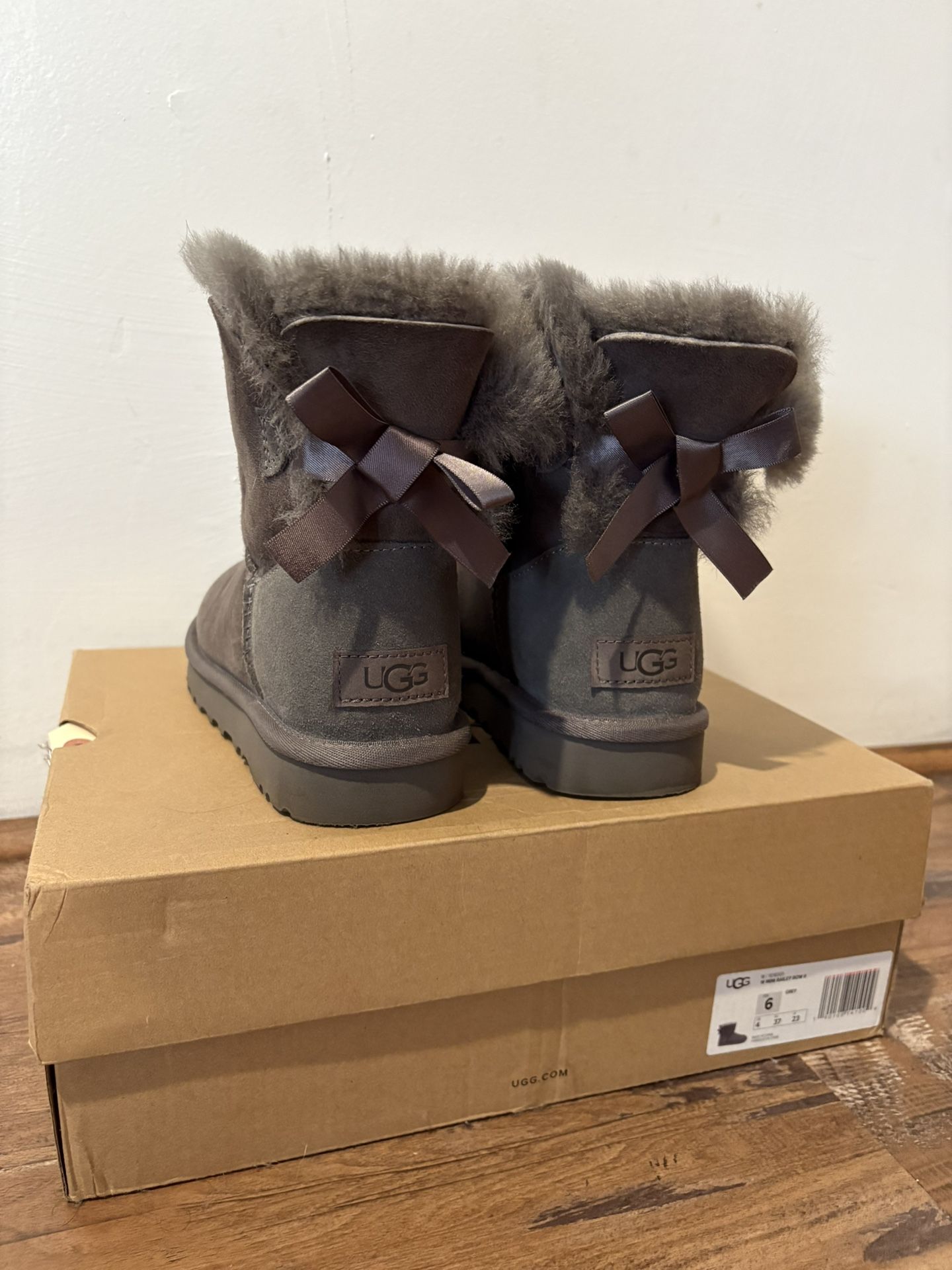 UGG boots (gray w/ bows)