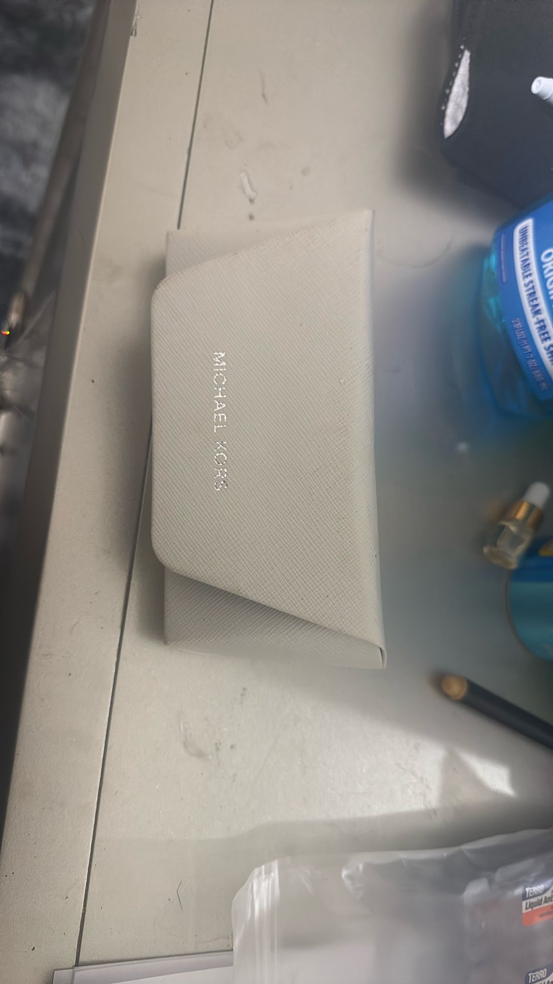 Michael Kors Sunglass Case With Michael Kors Wipes