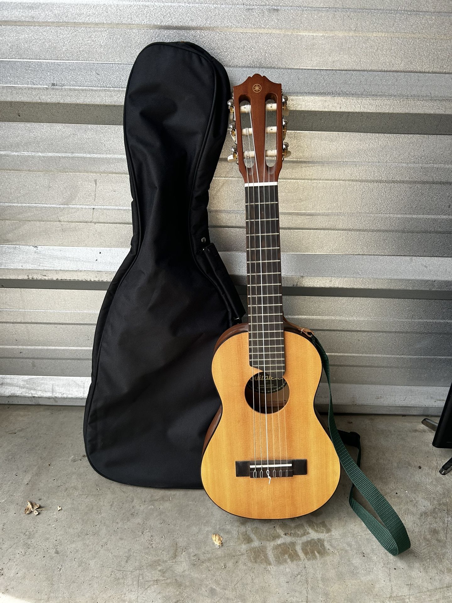 Yamaha GL-1 Guitalele