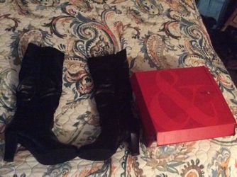 Brand new size 9M style and company black boots