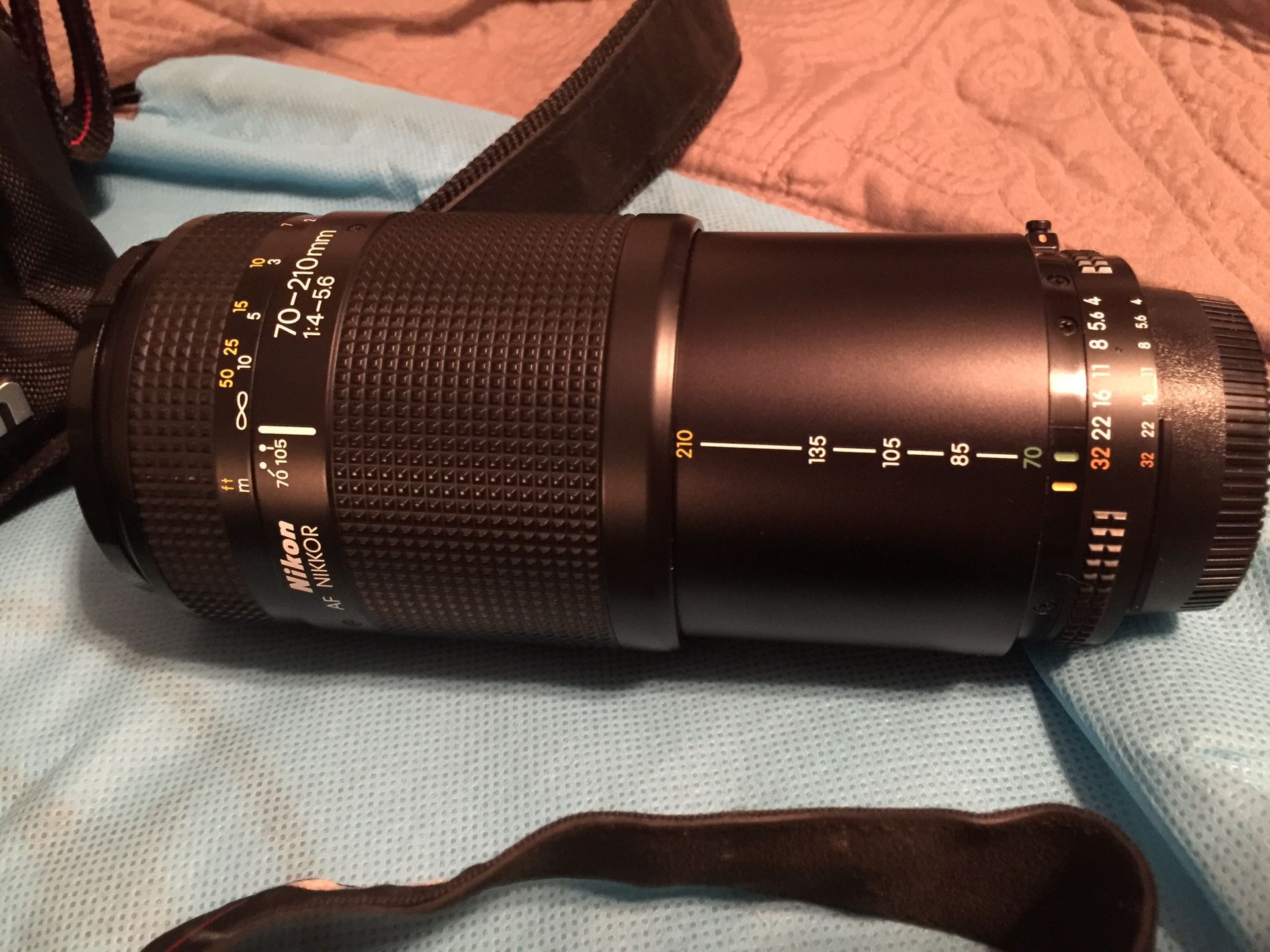 Nikon N5005 camera bundle with two lens and bag