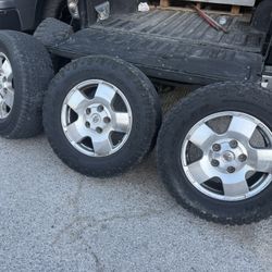 Llantas Para Toyota Tundra  Y Rines En Buen Estado