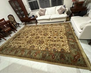 Persian Rug 11’ x 13’  excellent condition Width 11’ Length 13’