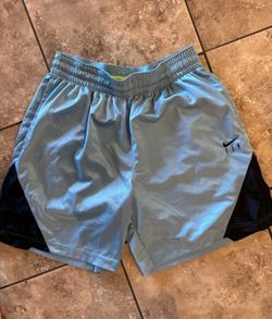 Men’s medium Nike short