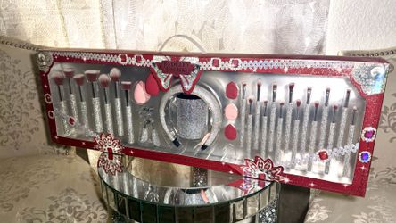 Makeup brushes