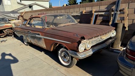 1961 Impala Coupe ( RUST FREE)