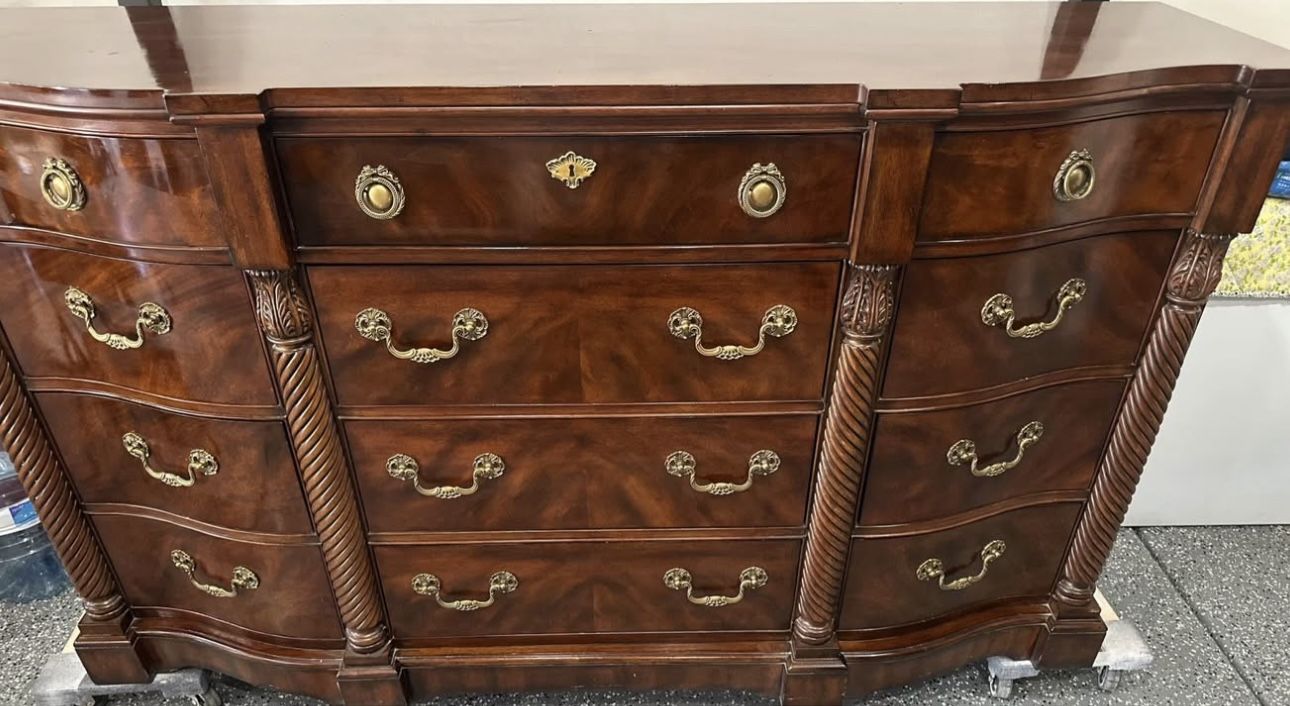 Dresser