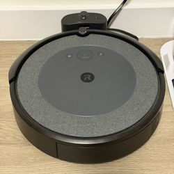 iRobot Roomba i3 EVO Robot Vacuum