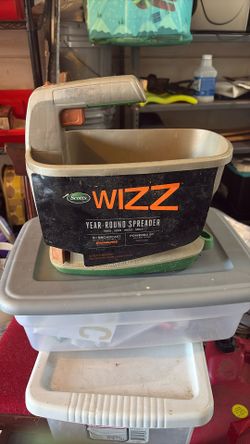Scotts Wizz Year-Round Spreader