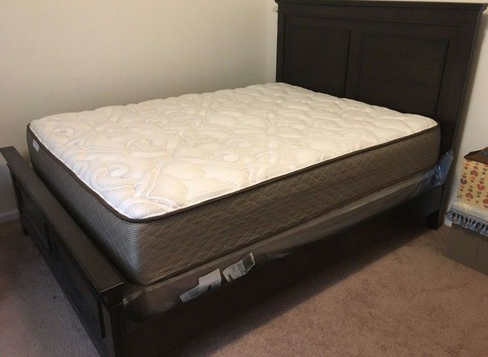 Queen Mattress Hampton & Rhodes HR400 for Sale in Round Rock, TX OfferUp