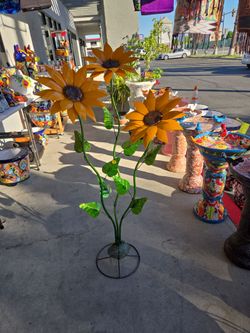 Planta girasol  grande ($90)tel (contact info removed)
