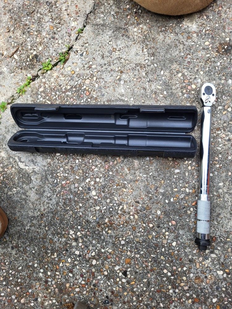 PITTSBURGH PRO 3/8 in. Drive, 5 to 80 ft-lb Click Torque Wrench