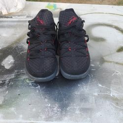 NIKE  LJ2317 SIZE, 9 I ASK  $35.00