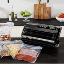 FoodSaver 2-in-1 Black/Stainless Steel Vacuum Sealer System with Starter Kit