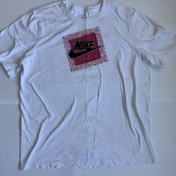 Mens Classic Nike White  Casual Athletic Tee Size Large