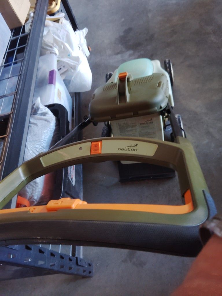 Lawnmower Cordless/Battery Charged