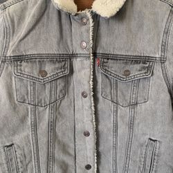 Levi's Women Sherpa Trucker Jacket Large size