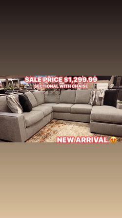 Sectional with pillows