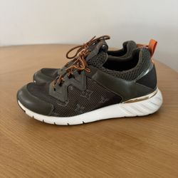 Women’s Louis Vuitton sneakers 