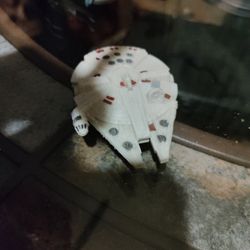 Starwars Hotwheels Millennium Falcon Diecast Toy 