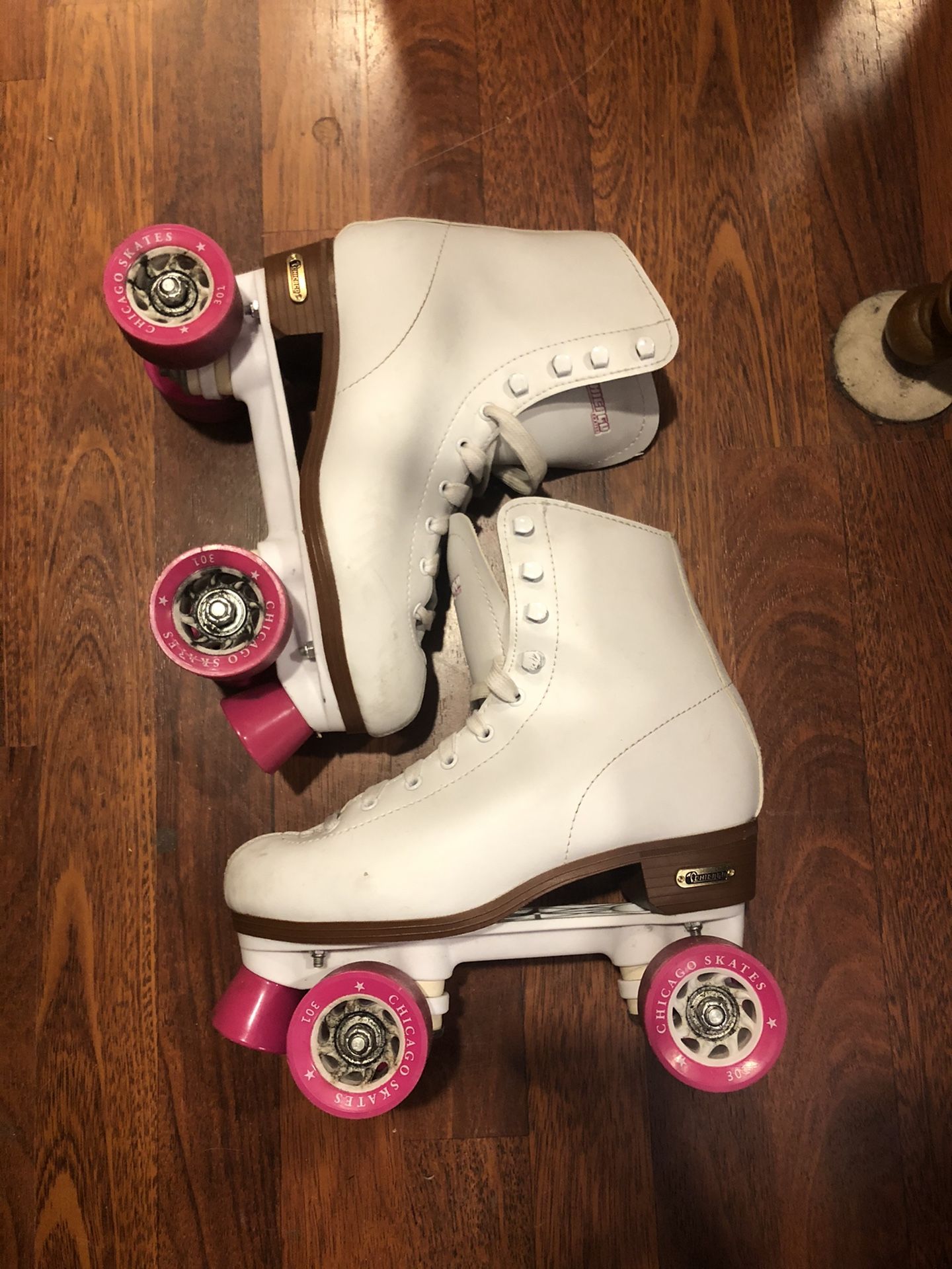 Ladies Size 7 Chicago skates 301 - Good Condition