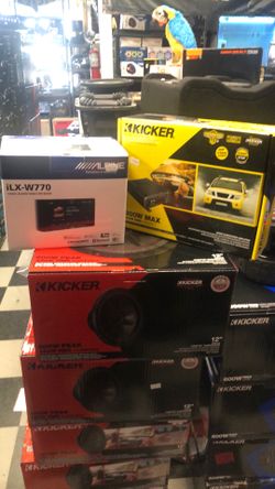 Kicker and alpine sound package