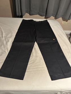 Men’s Black Dickies Size: 40x32, Color: Black