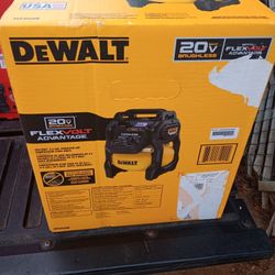 Dewhalt 20 Volt Compressor New Tool Only 
