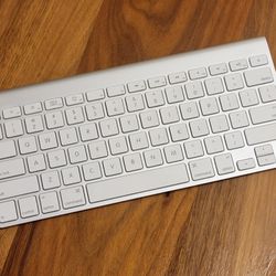 Apple Wireless Bluetooth Keyboard Model 1314