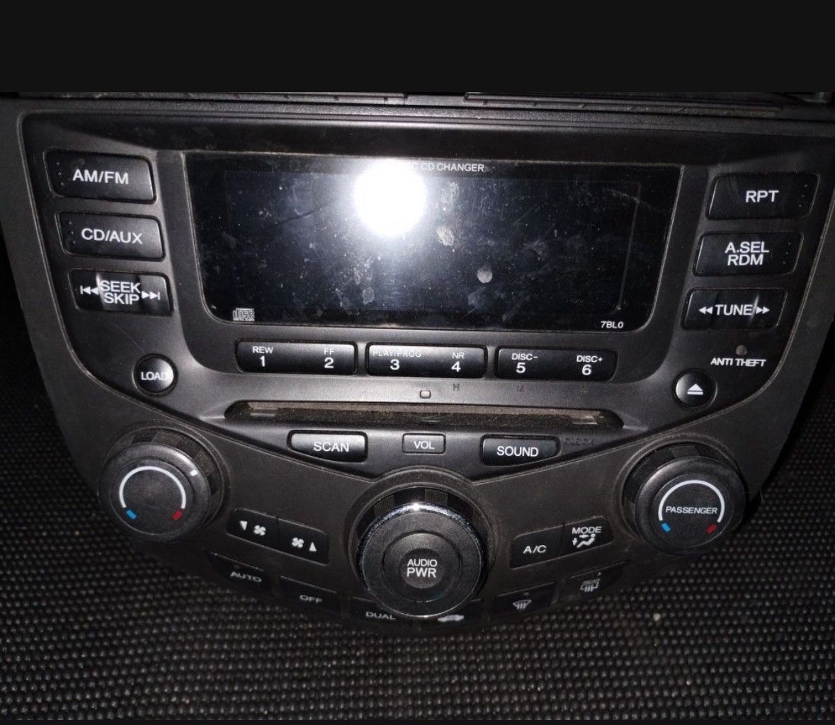 2004-2007 Honda Accord Climate Control 6 Disc Cd Player Radio Make me an offer I paid $250 but will take best offer...