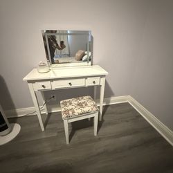 Mini vanity with sitting stool and mirror