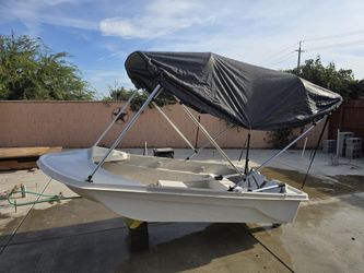 REDUCED TO $800 -- Fishing boat w/oars Dolphin-series D-100S (Japan) AS-IS
