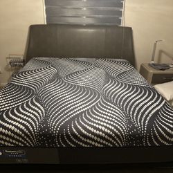 Cal King Posturepedic Plus Hybrid High Point 14” Firm Mattress + Adjustable Bed Frame (No Headboard) 