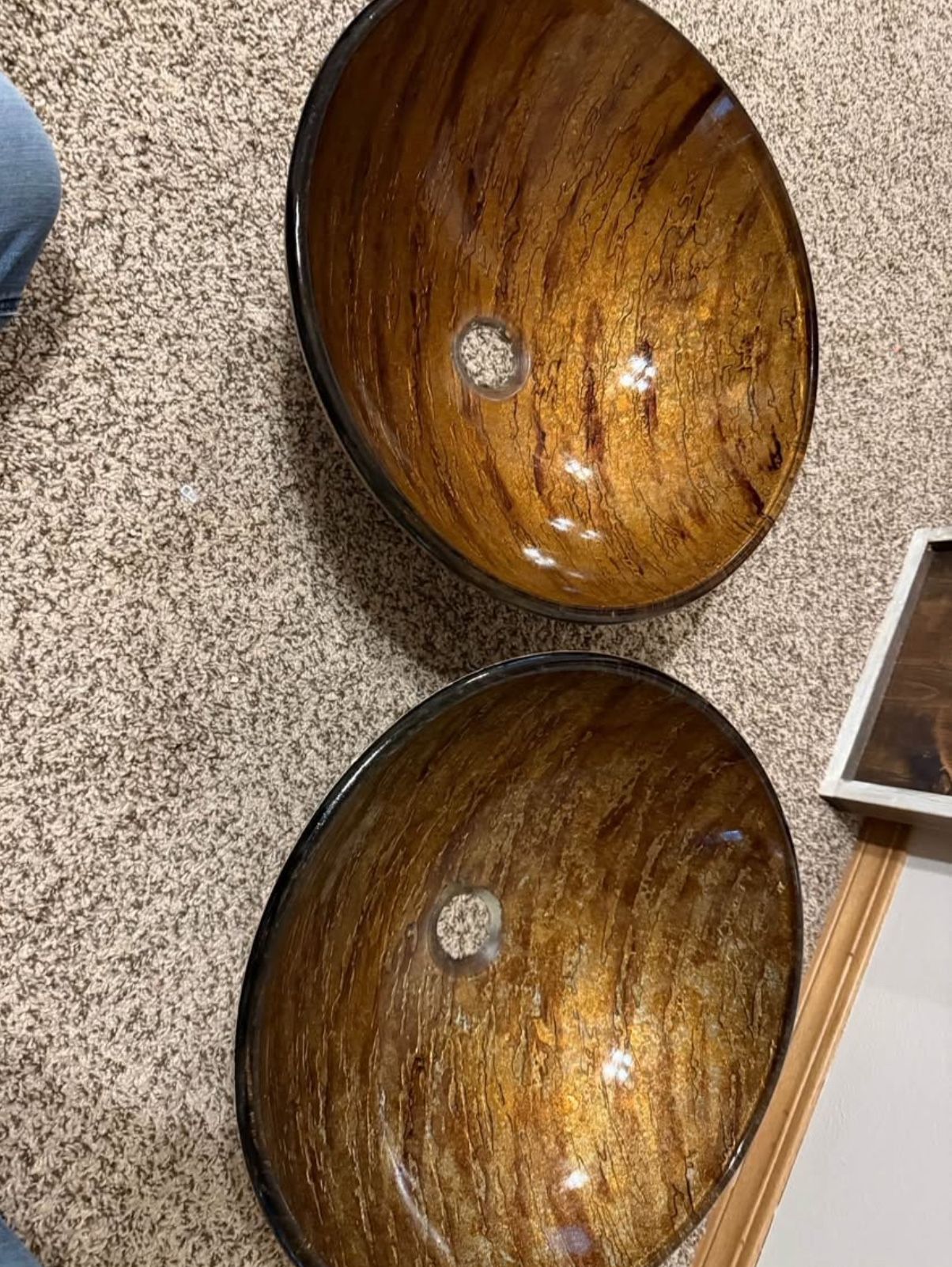 Restroom vessel sinks