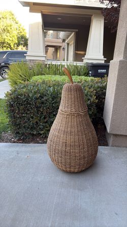Quality Wicker Pear Dec