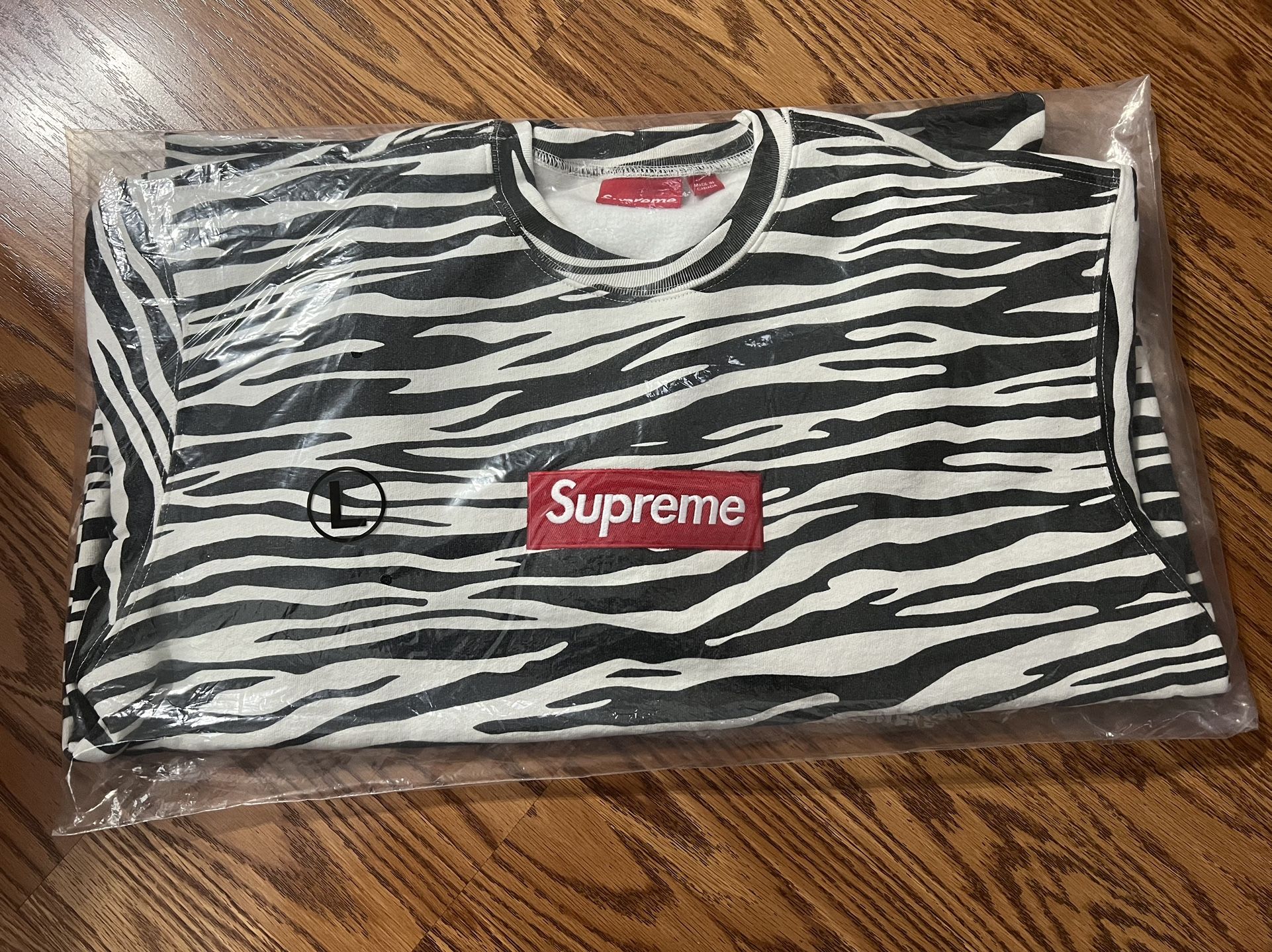 FW22 Supreme Box Logo Crewneck ‘ZEBRA’ *BRAND NEW*