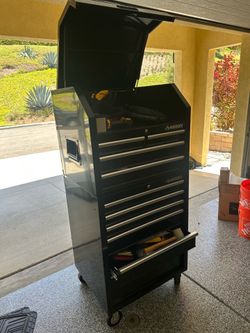 Heavy duty Tool chest (tools not included)