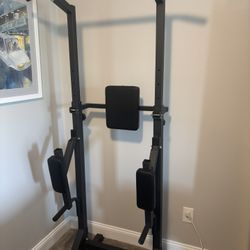 Pull-up, Dip, Leg lift Station. 
