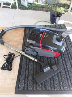OVENTE electric bag lightweight canister vacuum